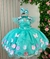 Vestido infantil verde tiffany com detalhes em flores e borboletas, ideal para festas e ocasiões especiais.