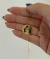 Colar medalha personalizado M banhado a ouro na internet