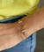 Bracelete aberto cravejado banho de ouro 18k na internet