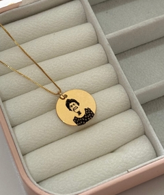 Colar medalha personalizado M banhado a ouro - comprar online