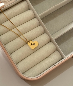 Colar de coração P personalizado banhp de ouro