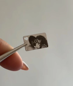 Colar relicário carta personalizado banho de prata
