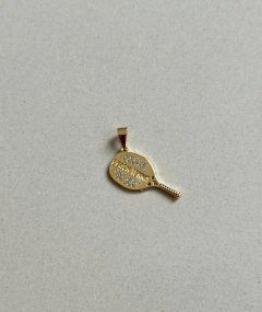 Pingente raquete beach tennis cravejado banho de ouro 18k