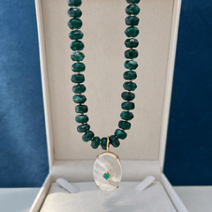 Colar Jade Esmeralda e Madrepérola - comprar online
