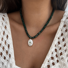 Colar Jade Esmeralda e Madrepérola na internet