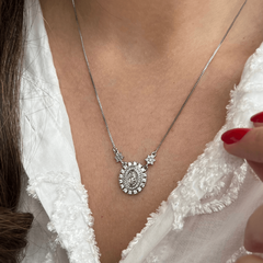 Colar Mini Medalha Nossa Senhora das Graças Pontos de Luz