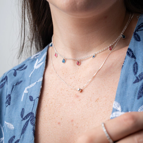 Colar com Bolinha no Centro em Prata