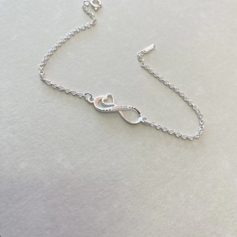 Pulseira Infinito Cravejado com Coração em Prata