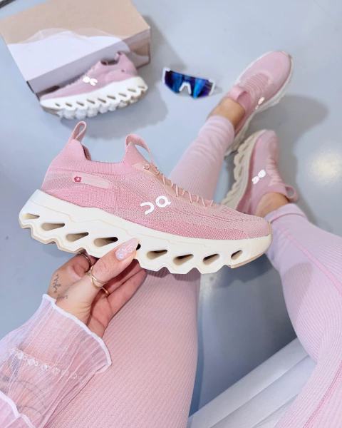 Tênis On cloudtilt Running - Rosa - comprar online