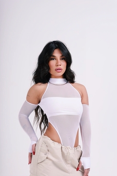 Body Yas White na internet