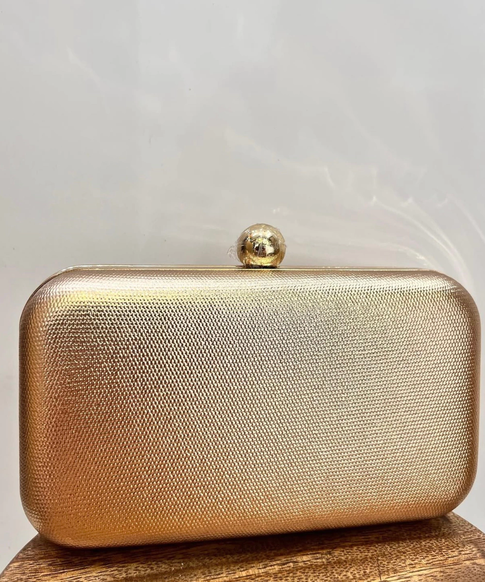 Clutch de Festa Dourada com Fecho Bola
