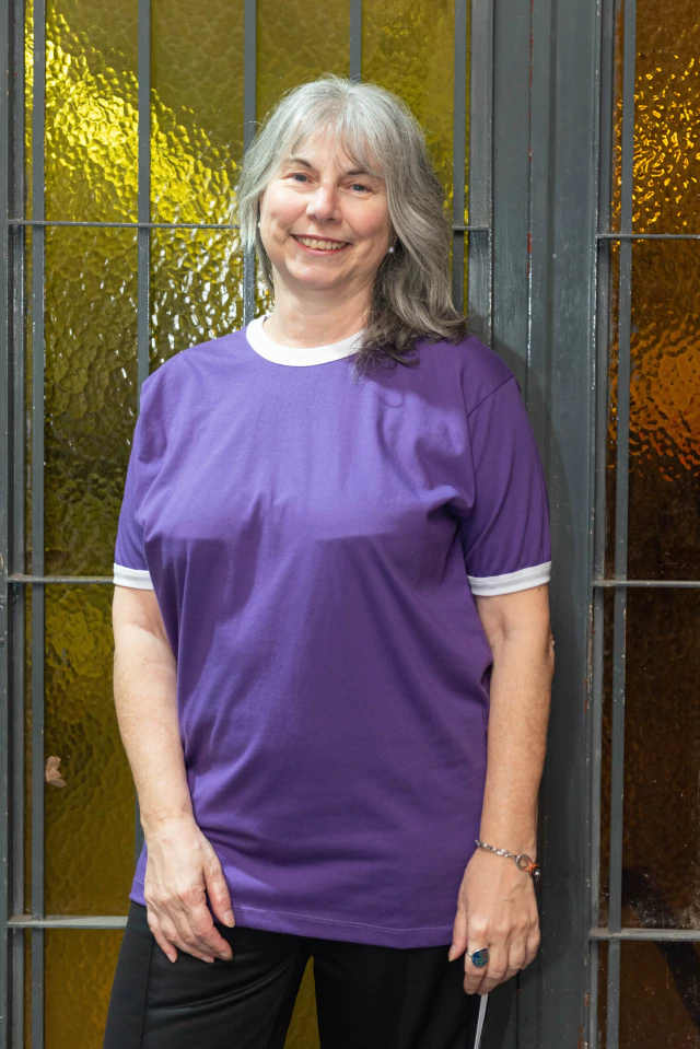 Remera con ribetes de Carpincho Indumentaria — imagen 2
