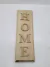 Base de pinus com palavra Home( 30x10)