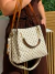 Modelo de mão Lace&Lore - Duda Bolsas