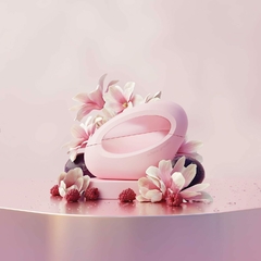 Ariana Grande MOD BLUSH en internet
