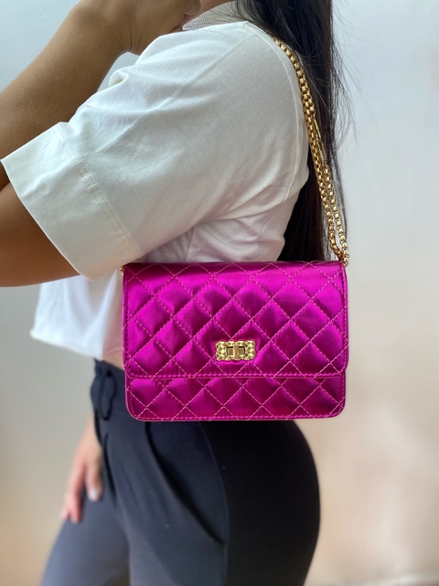 Bolsa média com corrente dourado