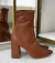 Bota Anastácia ( preto, off white e caramelo ) na internet