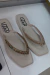 Chinelo bordado na internet