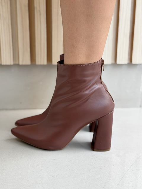 Bota cano curto (caramelo, cacau, preto) - comprar online