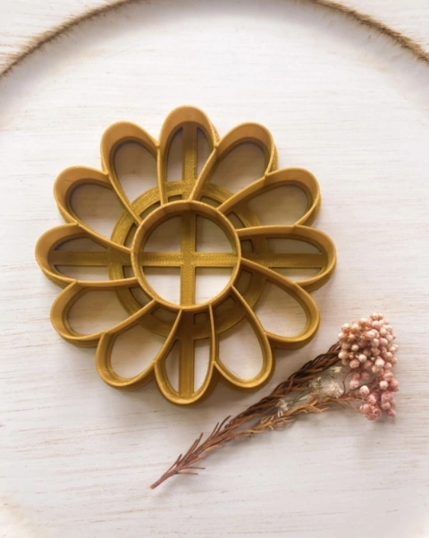 A003 - Cortador Pratinho Margarida 10cm (sem corte fino)