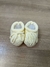 Par de Sapatinhos com Apliques em Pérolas Amarelo - comprar online