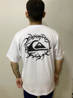 CAMISETA QUIKSILVER WHITE BLACK na internet