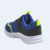 Tênis jogger masculino infantil na cor azul royal com detalhes em verde e fecho de velcro, ideal para meninos.