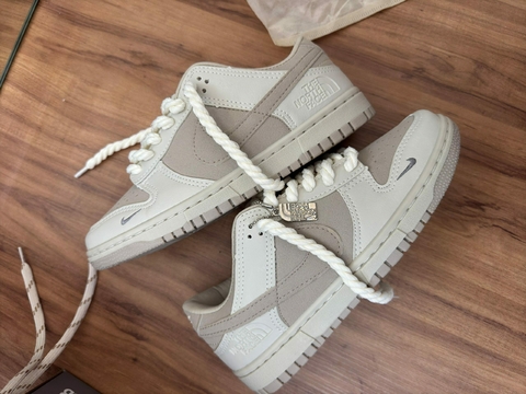 Tênis Nike - Dunk Low | The North Face