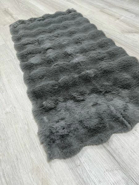 Gris oscuro