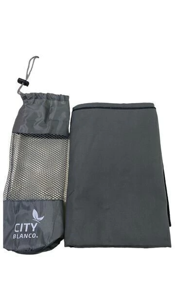 Gris oscuro