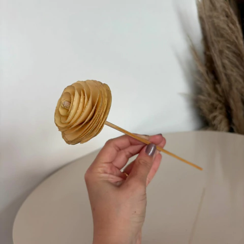 Flor Bege em madeira para difusor - 27x7cm