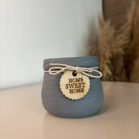 Vaso em Cerâmica Cinza com Tag “Home Sweet Home” – 8x8cm