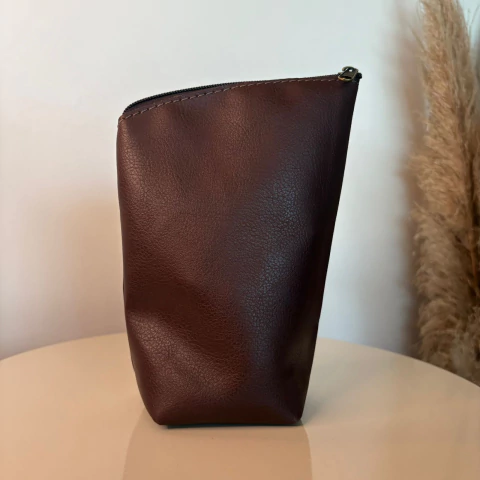 Porta Erva em Courino com ziper - Marrom Café