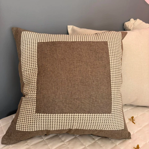 Capa de almofada em Linho Pintada 43x43cm - Moldura Bege