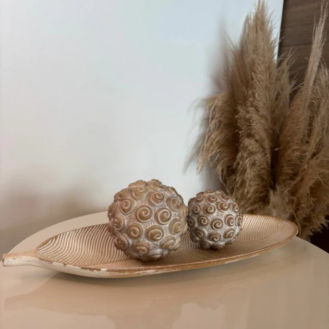 Dupla de Esferas Decorativas Dharma em Poliresina - 10,3 e 8,3cm