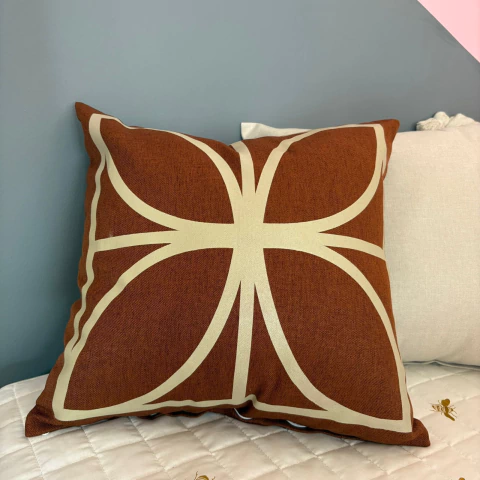 Capa de almofada em Linho Pintada 43x43cm - Moldura com Flor Caramelo