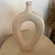 Escultura Vaso Decorativa em cerâmica M - comprar online