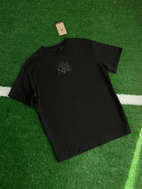Camiseta Nike Sportswear Monogram Preta - Unissex - comprar online