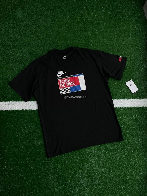 Camiseta Sportswear "Tour de Nike" Preta - Masculina - comprar online