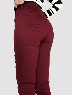 Calça Bordeaux (40/42) - Amorá Brechó