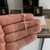 PINGENTE CRUZ PEQUENA COM BORDA DETALHADA (2,5x1,5cm) - PRATA BANHADA A OURO 18K