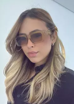 Óculos atemporal com detalhe em dourado na haste - Manu - comprar online