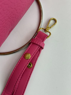 Bolsa Baguete com Textura Croco - Cora