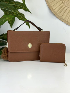 Kit Bolsa com Pompom e Carteira - Cléo na internet
