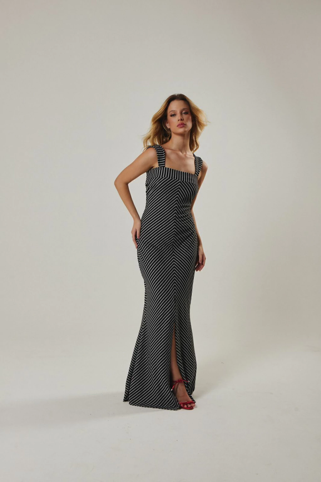 Vestido longo Em Malha Listrada UAU