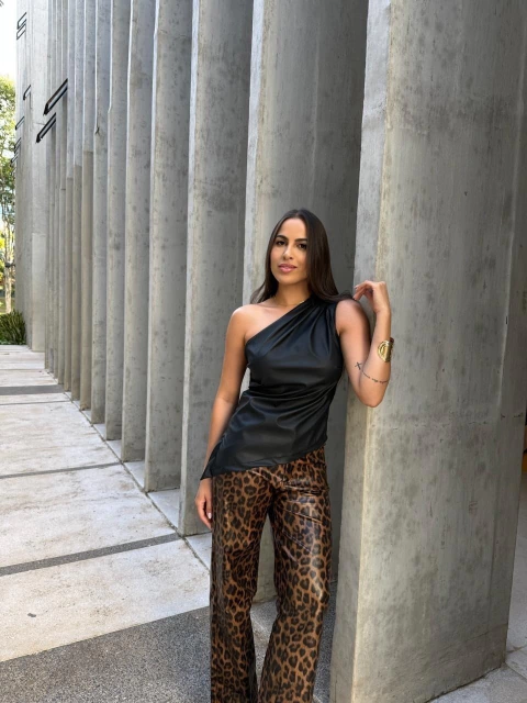 CALÇA RESINADA ANIMAL PRINT - comprar online