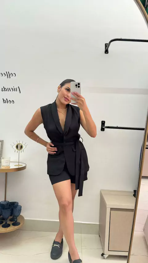 Conjunto Colete Blaser e Short Preto