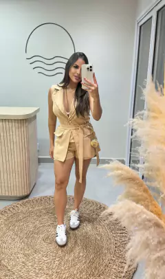 Conjunto Luzia Colete com Botão e Short Bege