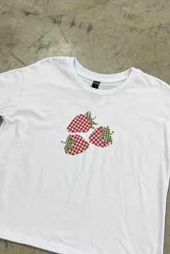 REMERA FRUTILLAS - ES080 - VOV JEANS