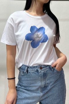 REMERA FLOR AZUL ZA - ES010